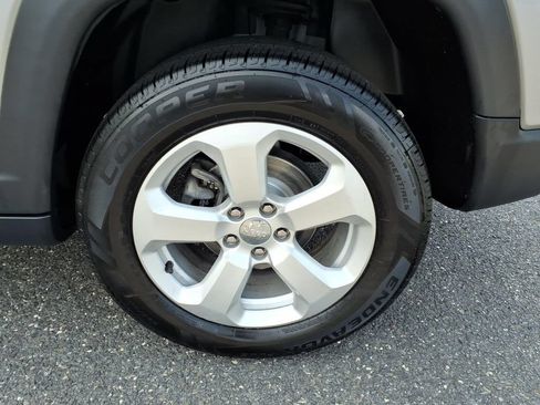 Used 2018 Jeep Compass Latitude AWD/4WD image 16