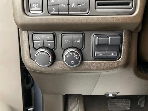 Used 2021 Chevrolet Tahoe LT w/ Luxury Package AWD/4WD image 20
