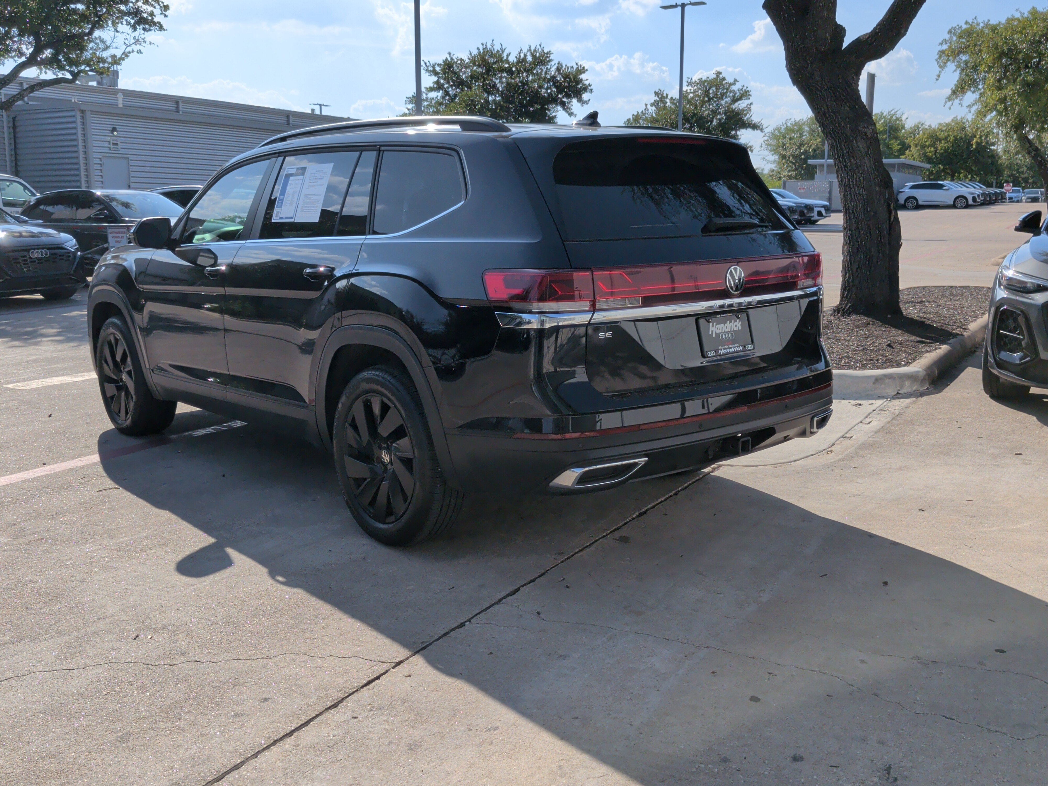 Used 2024 Volkswagen Atlas SE w/ Black Wheel Package FWD image 8