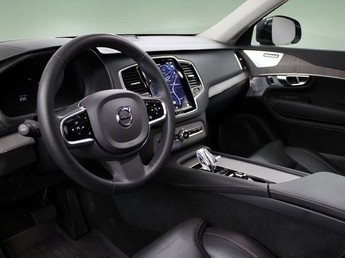 Used 2023 Volvo XC90 B6 Ultimate w/ Lounge Package image 9