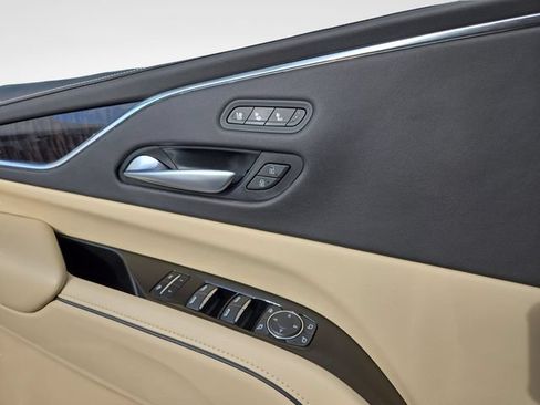 Used 2023 Cadillac Escalade ESV Premium Luxury AWD/4WD image 18