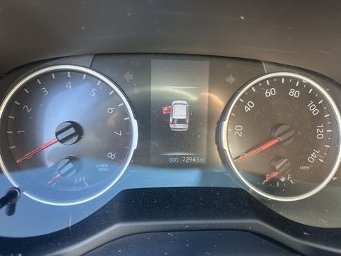 Used 2020 Toyota RAV4 XLE Premium image 9