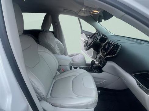 Used 2019 Jeep Cherokee Limited AWD/4WD image 26