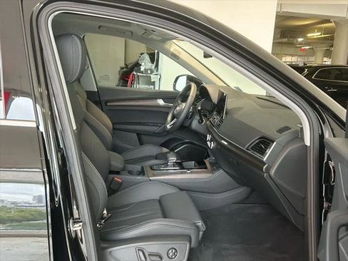 Certified 2025 Audi Q5 2.0T Premium Plus image 26