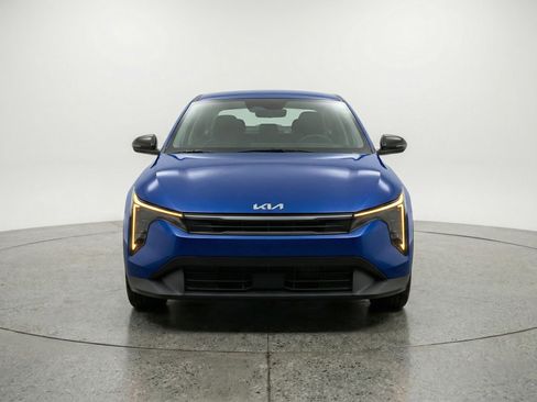 Used 2025 Kia K4 FWD image 2