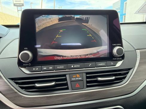 Used 2025 Nissan Altima 2.5 SV FWD image 18