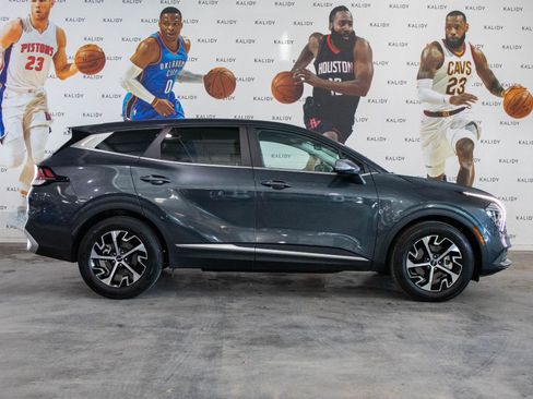 Used 2024 Kia Sportage EX image 18