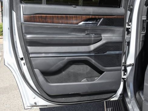 Used 2022 Jeep Grand Wagoneer Series II w/ Convenience Group III AWD/4WD image 46