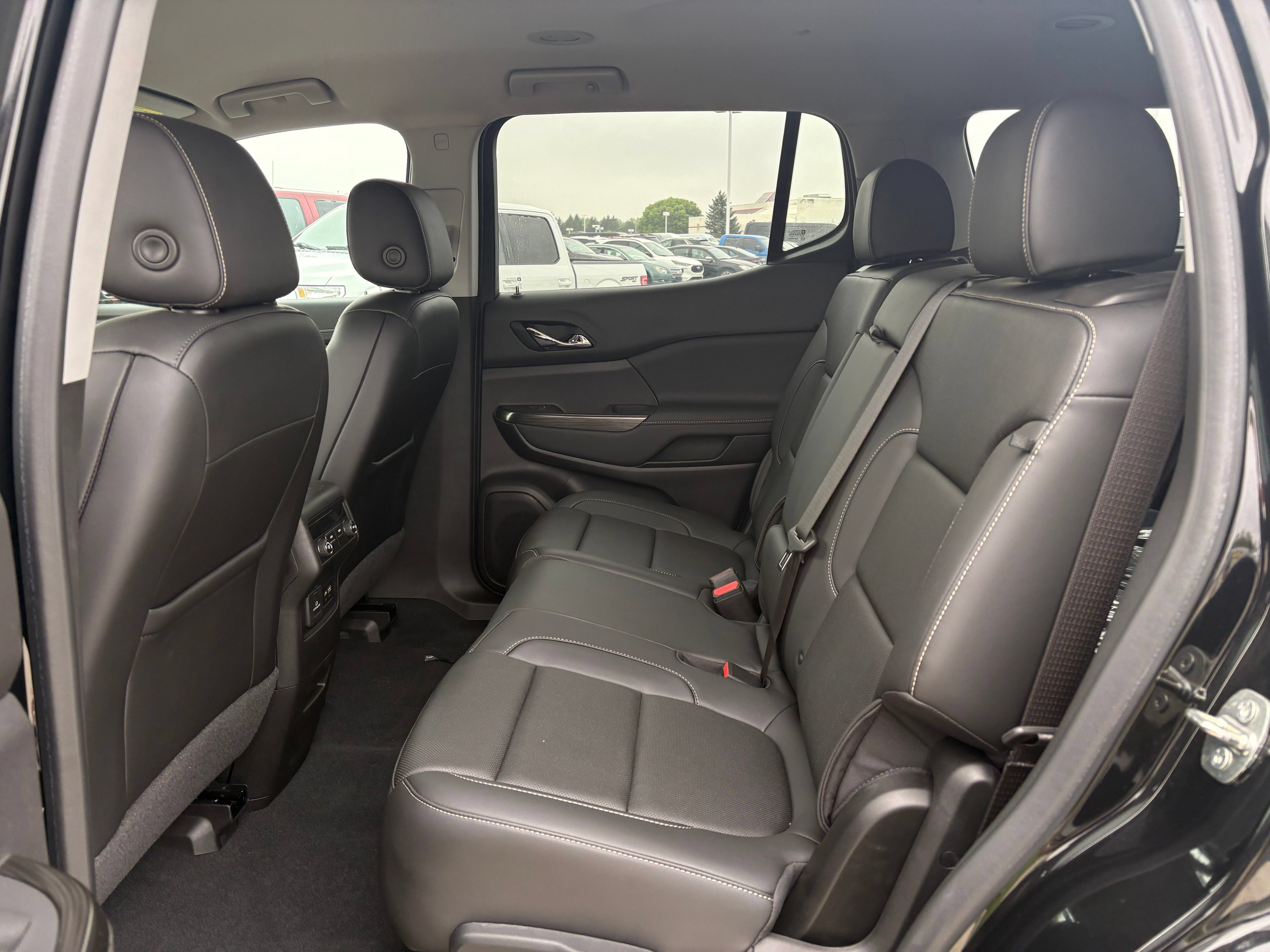 Used 2023 GMC Acadia SLT FWD image 15