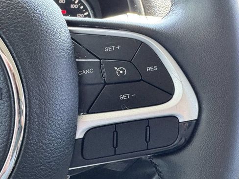 Used 2019 Jeep Renegade Latitude AWD/4WD image 19