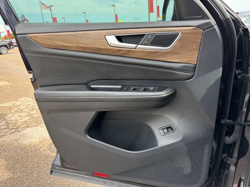 Used 2024 Volkswagen Atlas SE image 30