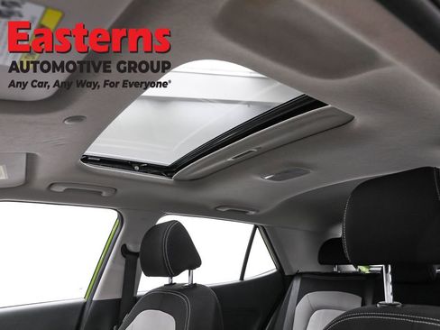 Used 2023 Hyundai Venue SEL w/ Cargo Package image 35