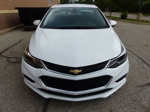 Used 2018 Chevrolet Cruze LT w/ Convenience Package FWD image 14