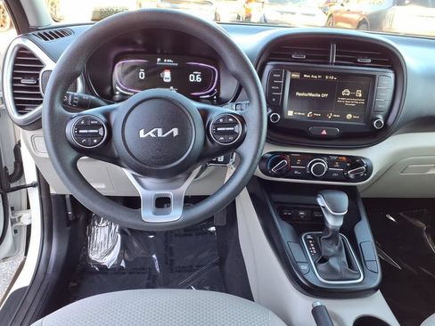 Certified 2025 Kia Soul LX w/ LX Technology Package FWD image 9
