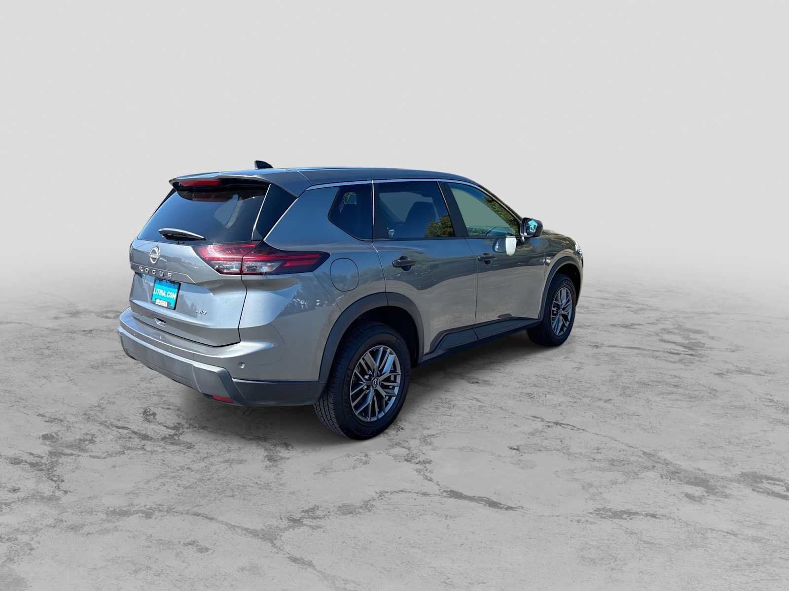 Used 2024 Nissan Rogue S AWD/4WD image 8