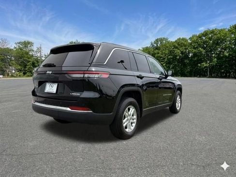 Used 2024 Jeep Grand Cherokee Laredo AWD/4WD image 9