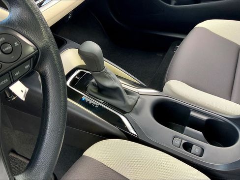 Used 2025 Toyota Corolla LE FWD image 16