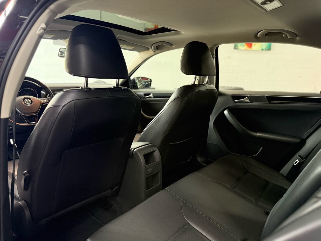 Used 2017 Volkswagen Jetta SEL FWD image 12