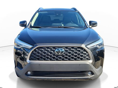 Used 2022 Toyota Corolla Cross XLE image 2