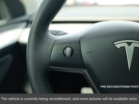 Used 2024 Tesla Model Y Performance image 19