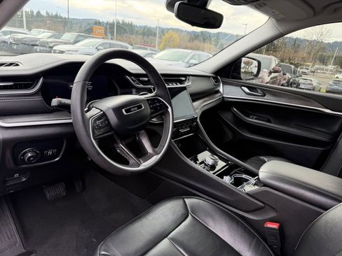 Used 2023 Jeep Grand Cherokee Limited image 17