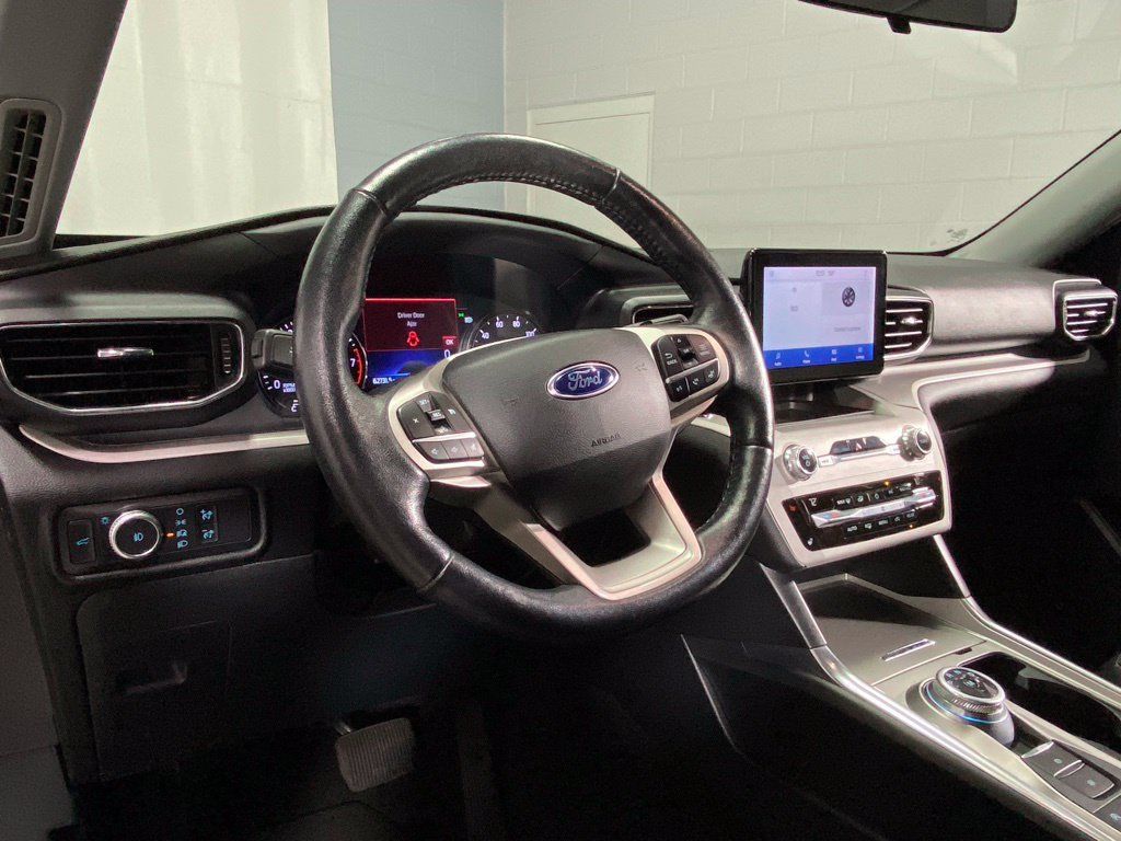 Used 2020 Ford Explorer XLT w/ Equipment Group 202A AWD/4WD image 19