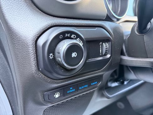 Used 2023 Jeep Wrangler Unlimited AWD/4WD image 16