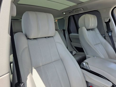 Used 2016 Land Rover Range Rover HSE image 11