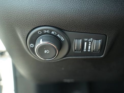 Used 2025 Jeep Compass Latitude AWD/4WD image 34