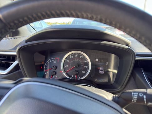 Used 2022 Toyota Corolla SE FWD image 3