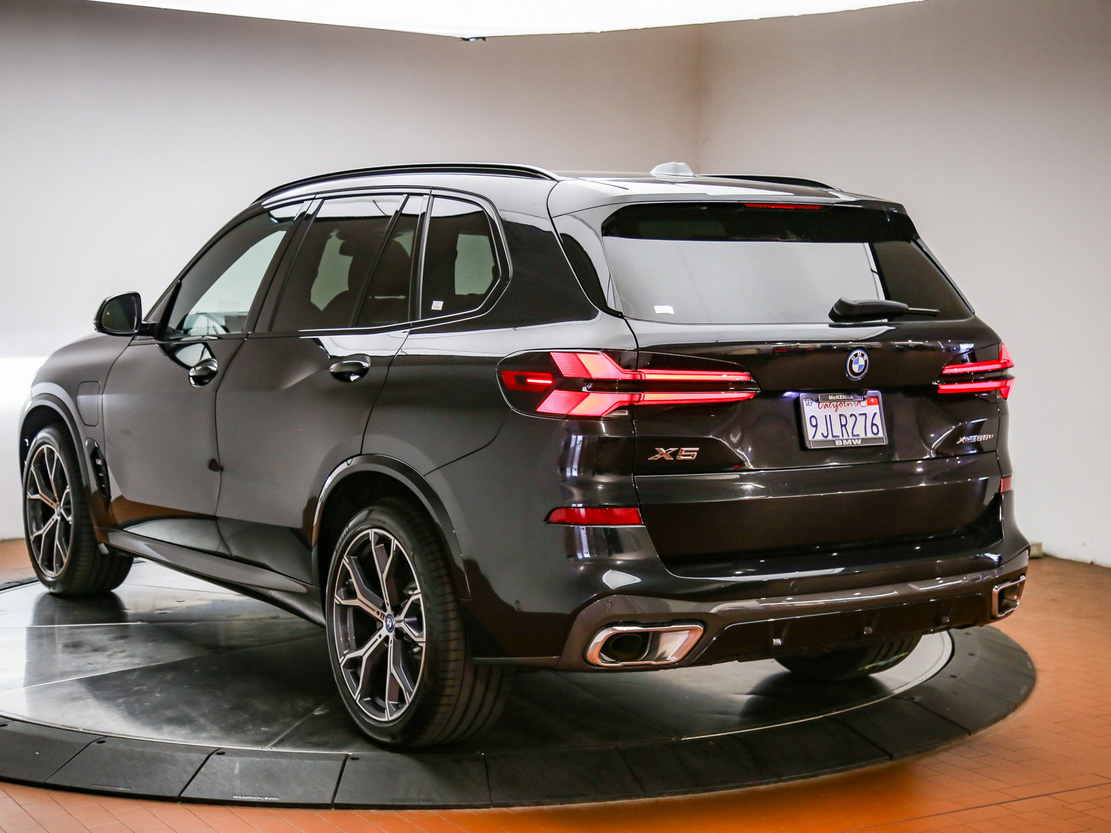 Certified 2024 BMW X5 xDrive50e w/ M Sport Package AWD/4WD image 5