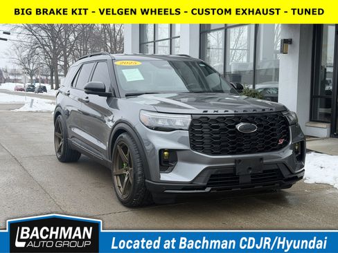 Used 2025 Ford Explorer ST image 1