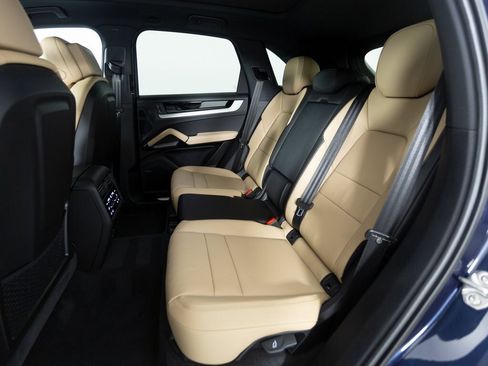 New 2026 Porsche Cayenne image 32