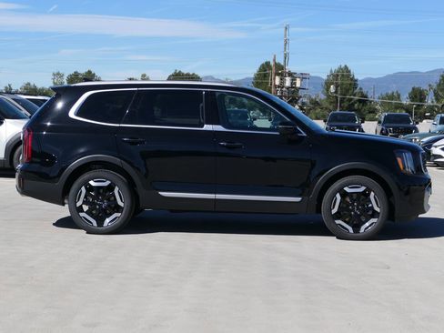 New 2025 Kia Telluride S image 2