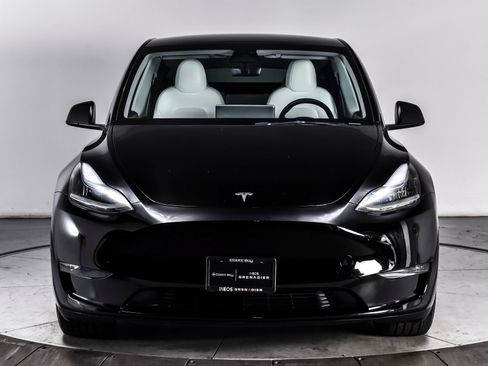 Used 2023 Tesla Model Y Long Range AWD/4WD image 8