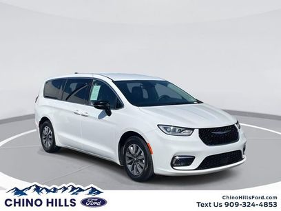 Used 2024 Chrysler Pacifica Limited
