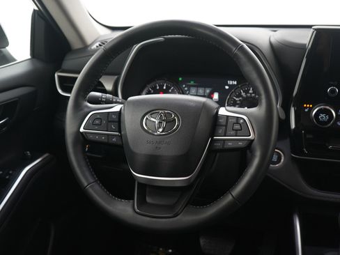 Used 2024 Toyota Highlander XLE image 19