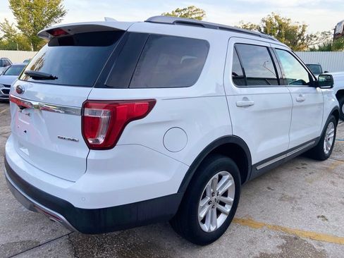 Used 2016 Ford Explorer XLT w/ Equipment Group 202A FWD image 5