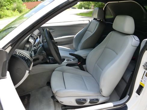 Used 2011 BMW 135i Convertible RWD image 3