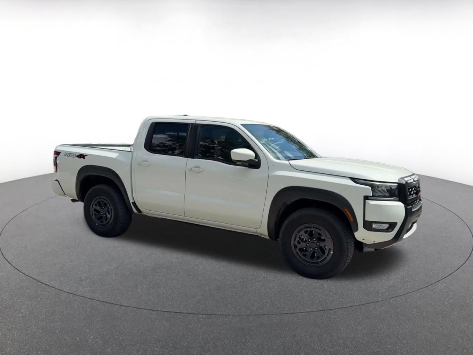 Used 2026 Nissan Frontier PRO-4X AWD/4WD image 2