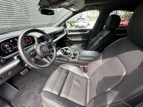 Certified 2026 Porsche Cayenne S AWD/4WD image 4