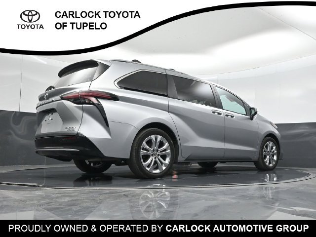 Used 2023 Toyota Sienna Platinum FWD image 56