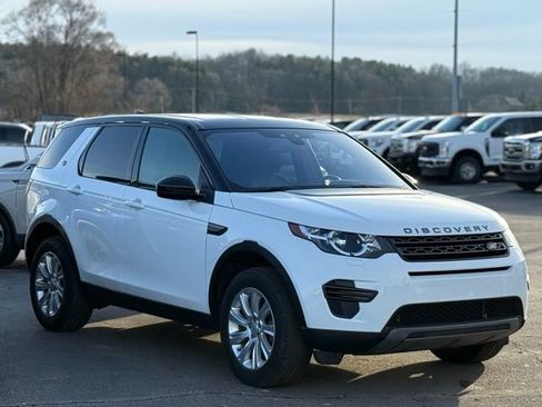 Used 2018 Land Rover Discovery Sport SE image 32