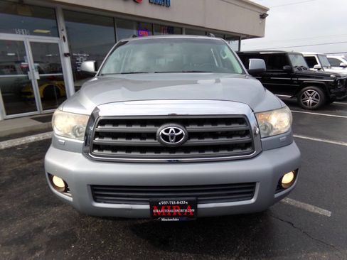 Used 2011 Toyota Sequoia SR5 w/ Premium Pkg image 5