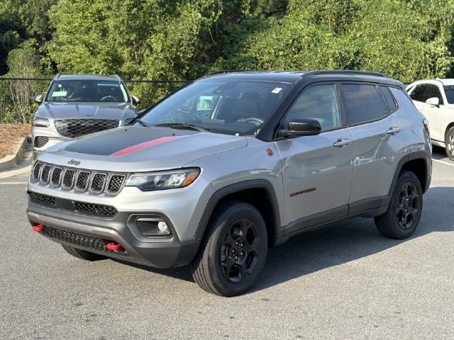 Used 2024 Jeep Compass Trailhawk AWD/4WD image 3