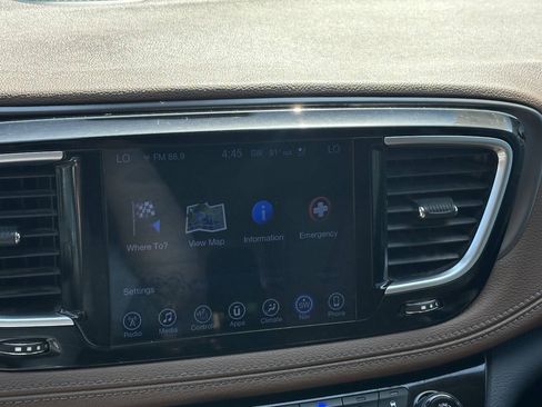 Used 2017 Chrysler Pacifica Limited FWD image 13