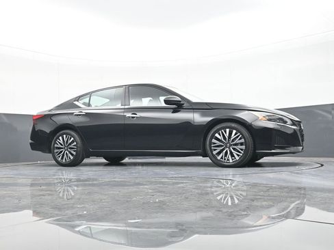 Used 2024 Nissan Altima 2.5 SV image 45