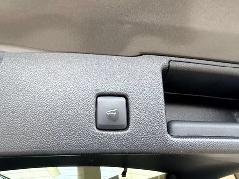 Used 2025 Ford Escape ST-Line Select AWD/4WD image 32