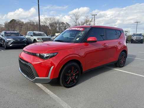 Used 2024 Kia Soul LX image 3