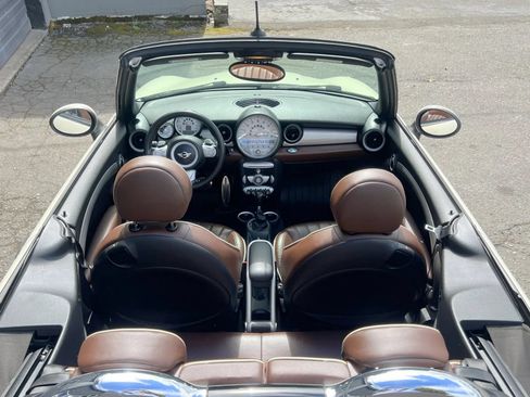 Used 2009 MINI Cooper S w/ Convenience Pkg FWD image 11
